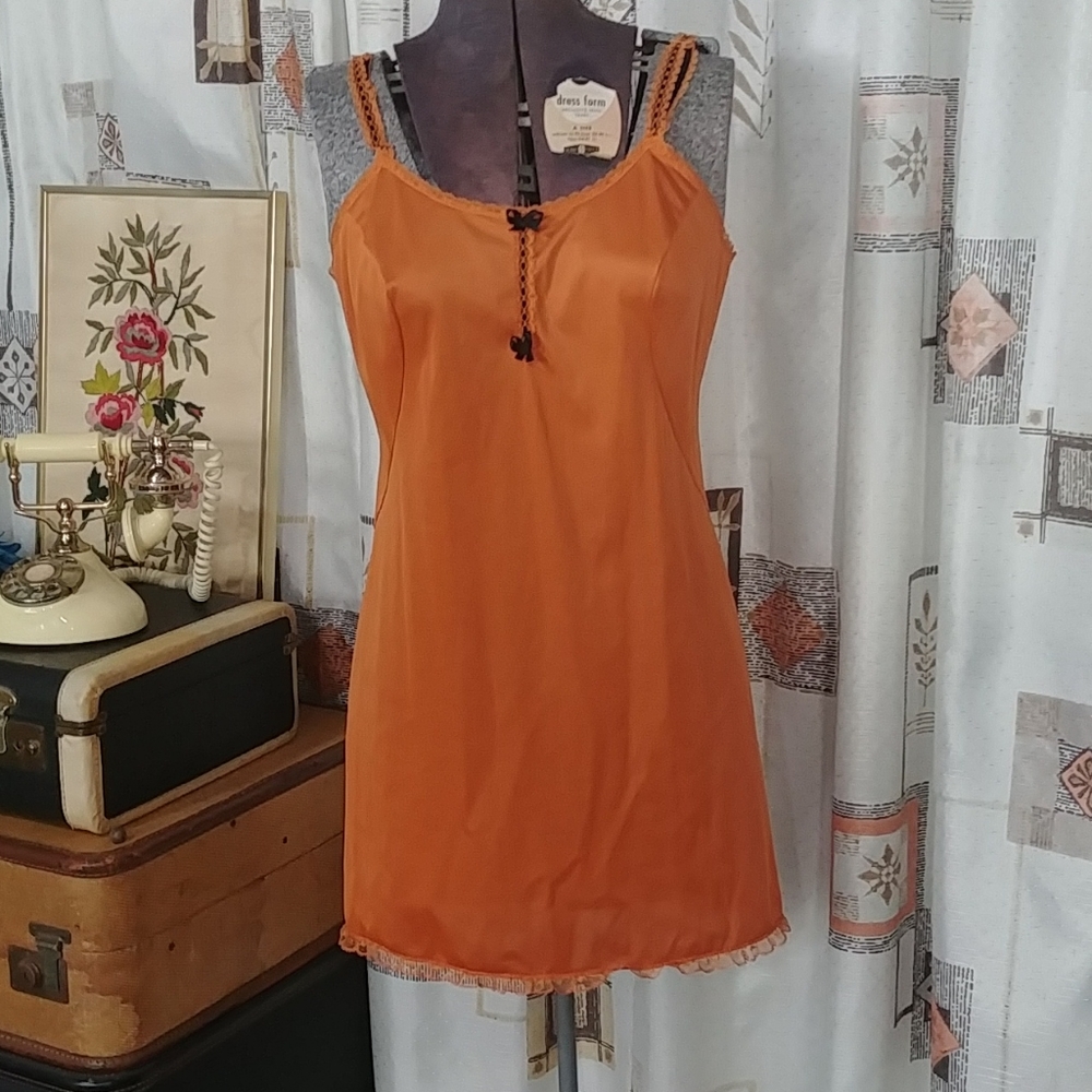 Vintage Rust & Black Slip